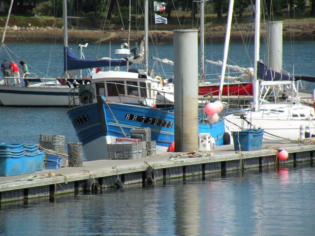  bateau de pêche au port